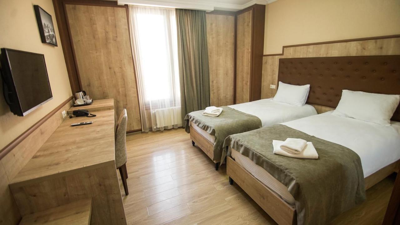 Hotel Juralius Tbilisi Ngoại thất bức ảnh